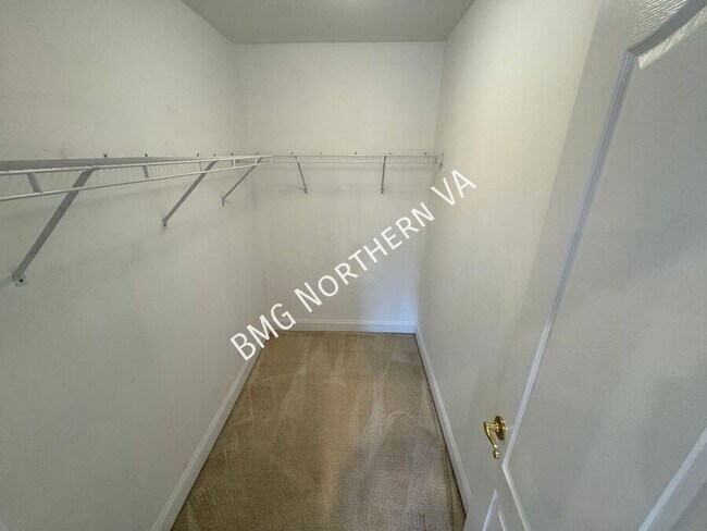 Building Photo - 3091 McKinnon Way