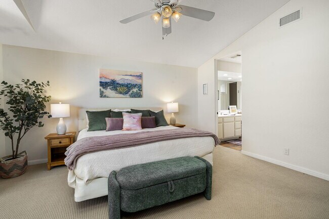 Building Photo - 78560 Arapahoe Dr