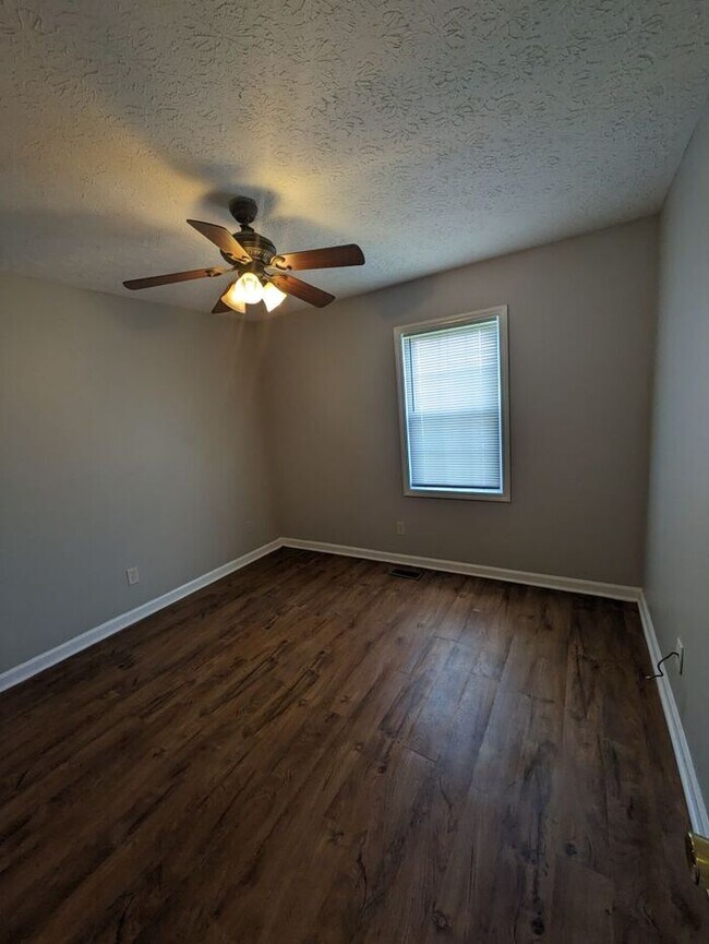Building Photo - 2BD/1BA Unit in HIckory