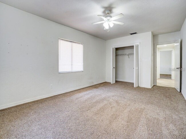 Building Photo - 5 N Lakeview Dr