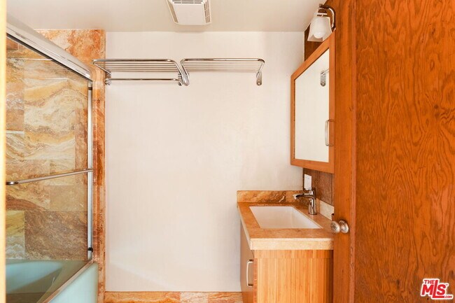 Building Photo - 21071 Waveview Dr