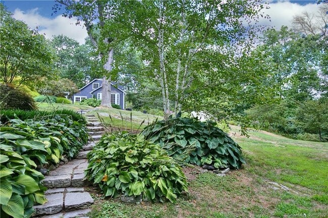 Building Photo - 14 Spruce Hill Rd
