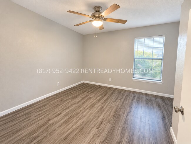 Building Photo - 450 Dollins St