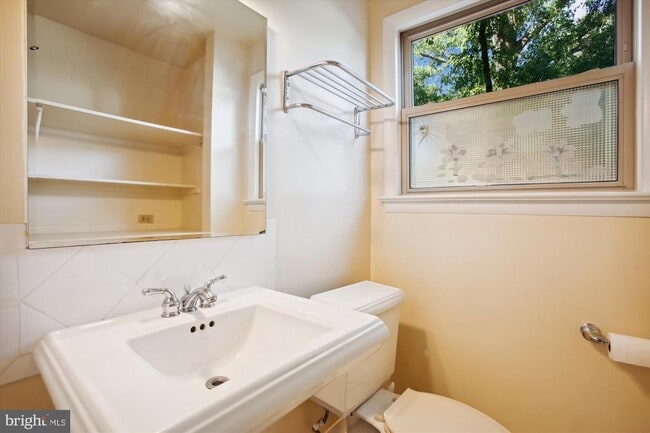 Building Photo - 8509 Cyrus Pl