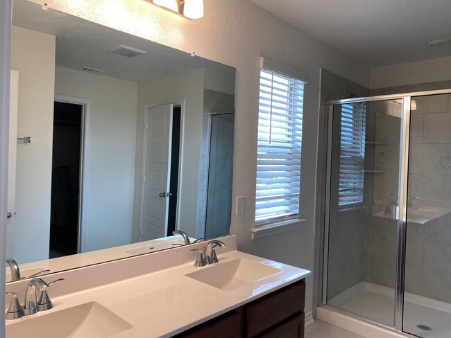 Building Photo - Gorgeous New Construction Home Available f...