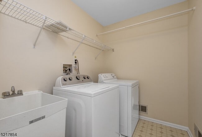 Building Photo - 118 Constitution Way