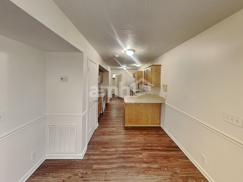 Building Photo - 7024 Legacy Dr