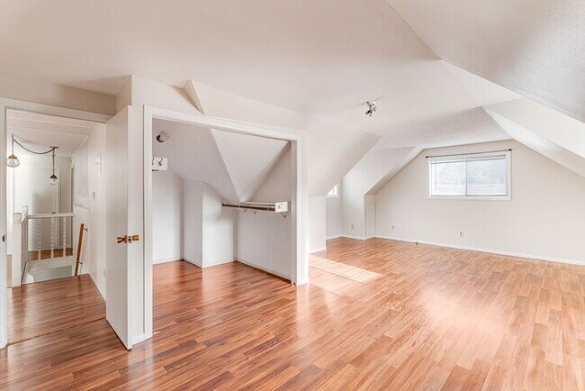 Building Photo - CUTE AND COZY FOUR BEDROOM IN LONGVIEW