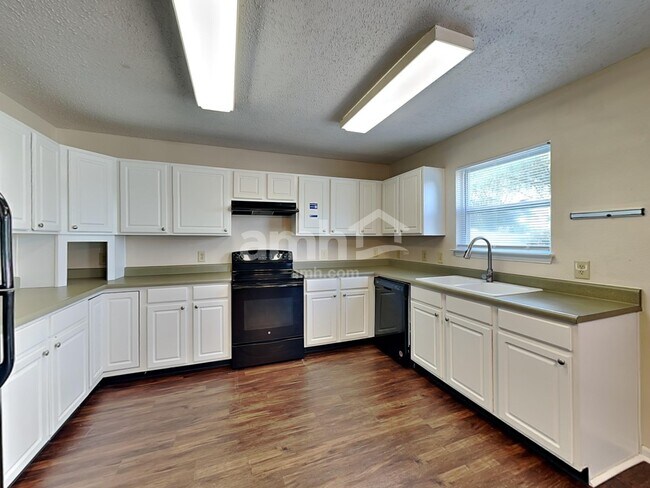 Building Photo - 10350 Lee Stewart Ln