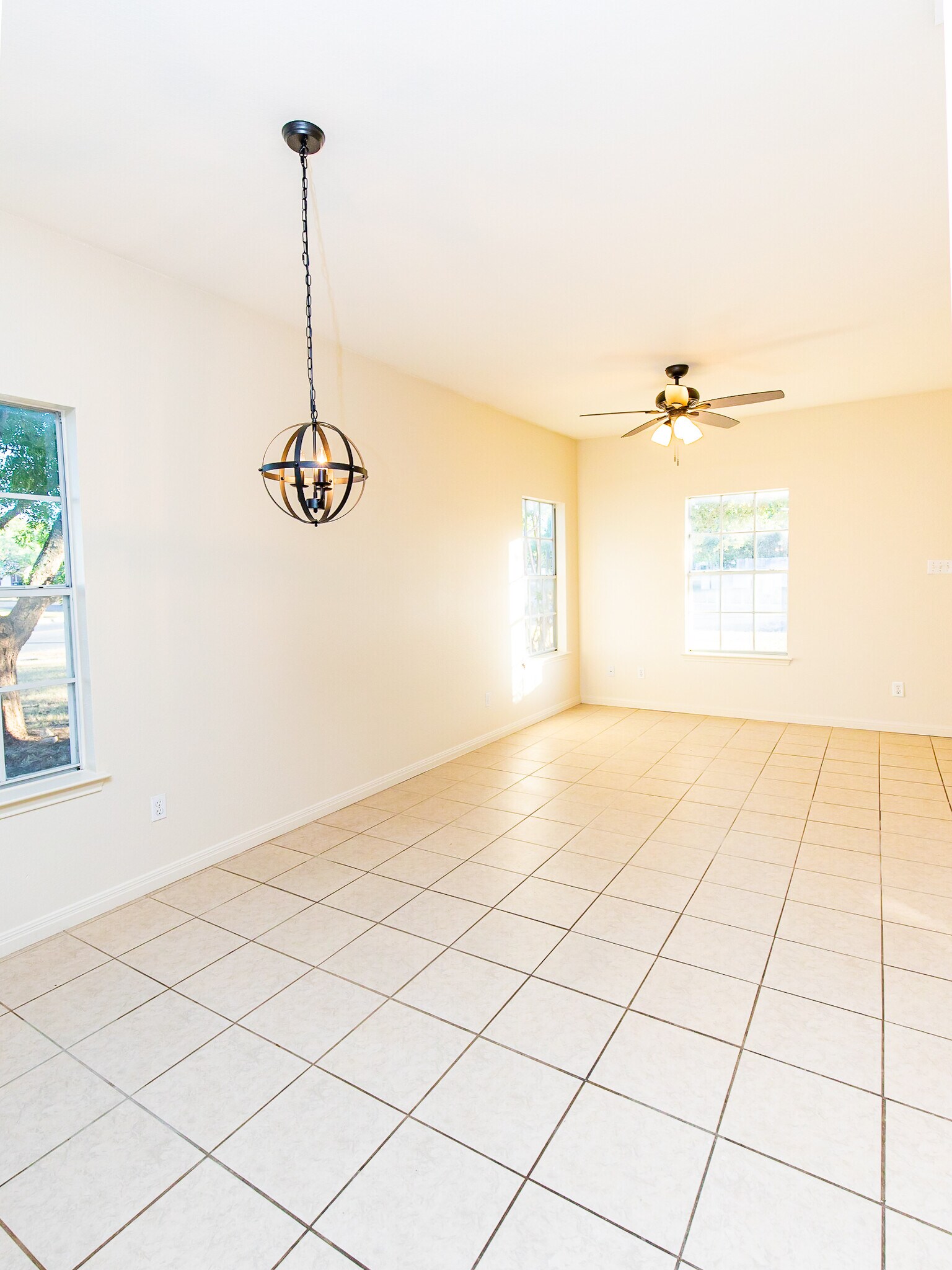 Living Room - 3001 Whisper Oaks Ln