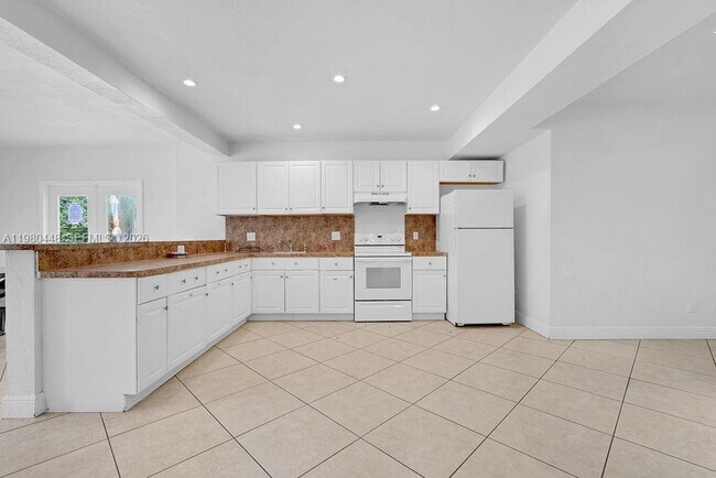 Building Photo - 2417 Pierce St