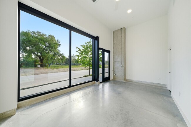 Building Photo - 2623 Keene St