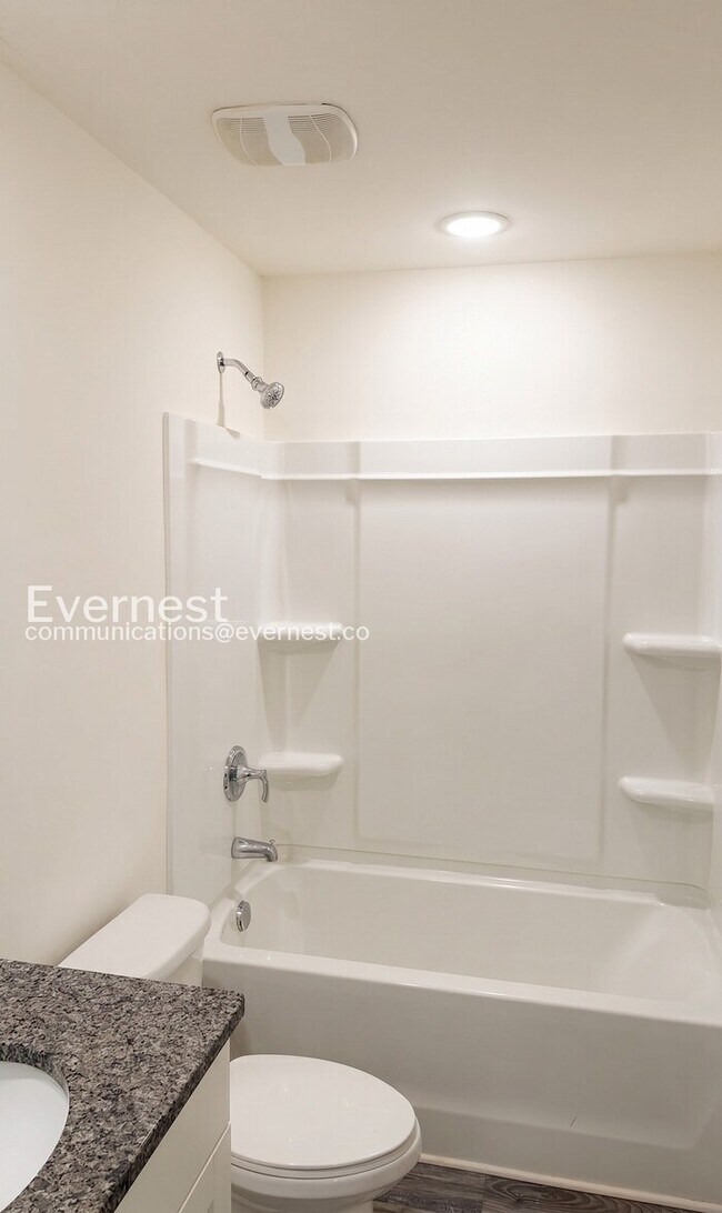 Building Photo - Limited Time Special Offer / 3 Bed/2.5 Bath Home with Garage / Pet-Friendly / Vouchers Accepted /...