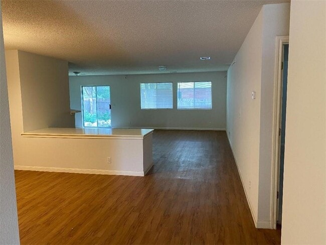 Building Photo - 4000 Barlow Dr