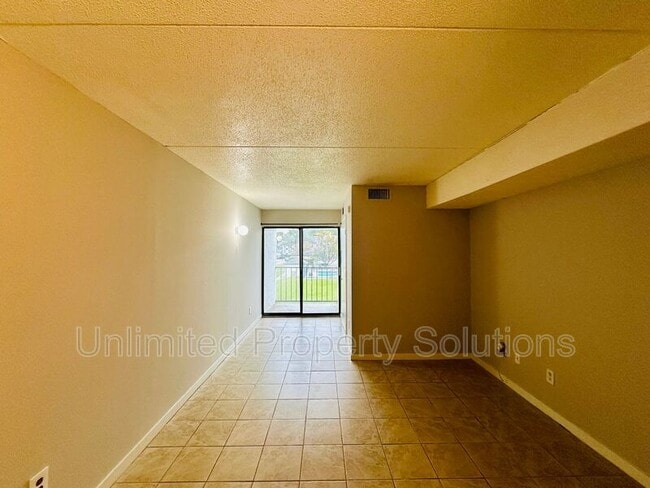 Building Photo - 454 Racine Dr