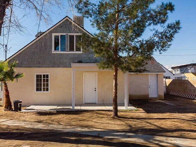 Building Photo - 44202 Heaton Ave