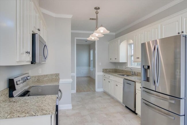 Building Photo - 702 Lakeside Landing Ct