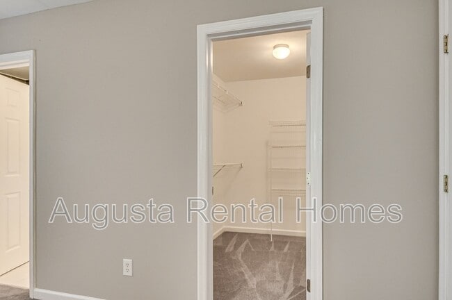 Building Photo - 4866 Orchard Hill Dr