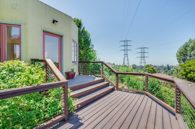 Building Photo - 816 Everett Ave