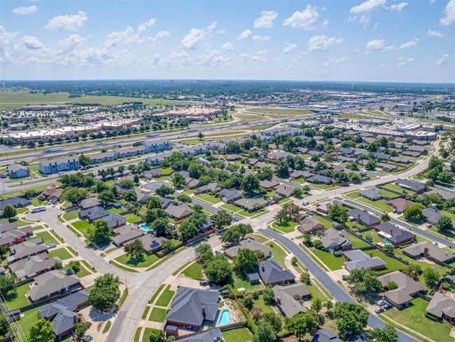 Building Photo - 3405 Woodsboro Dr