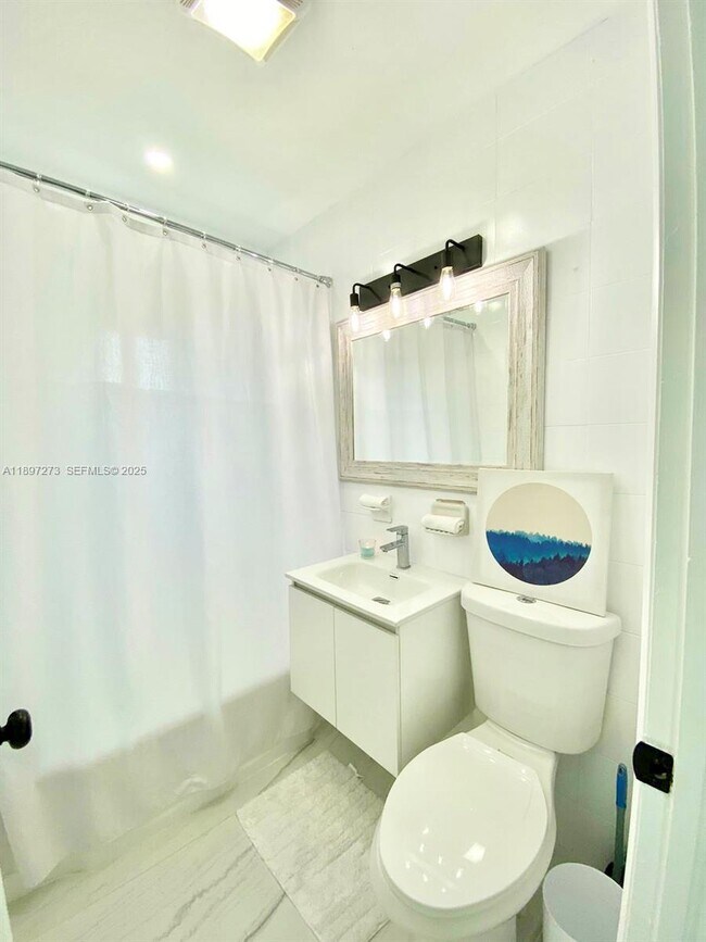 Building Photo - 8270 NE 1st Pl