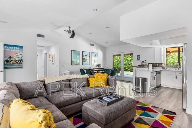 Building Photo - 2184 E Powell Rd