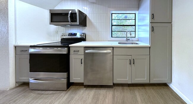 Building Photo - 2928 W Elrod Ave