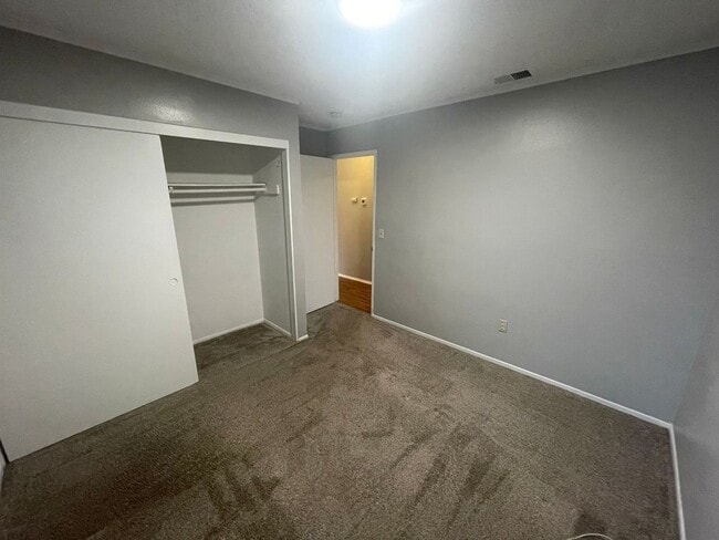 Building Photo - 43841 Nathan Dr