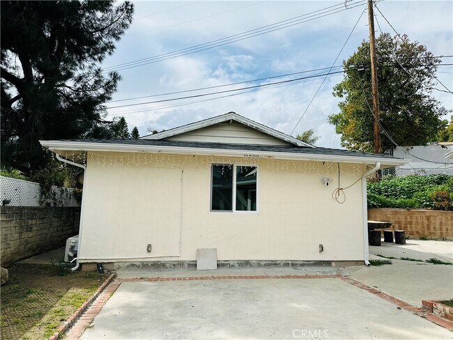 Building Photo - 11598 Cranston Ave