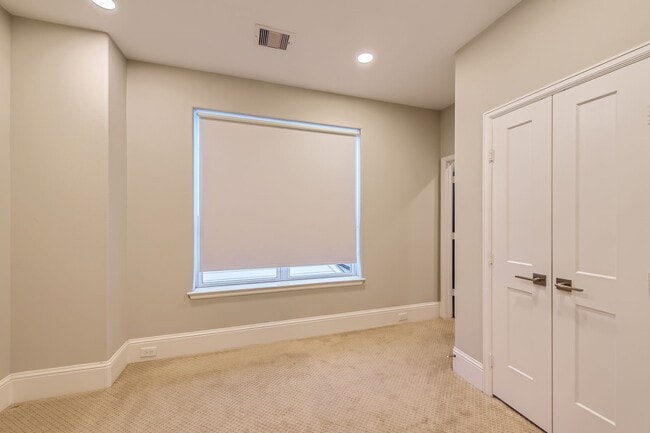 Building Photo - 407 N Nagle St