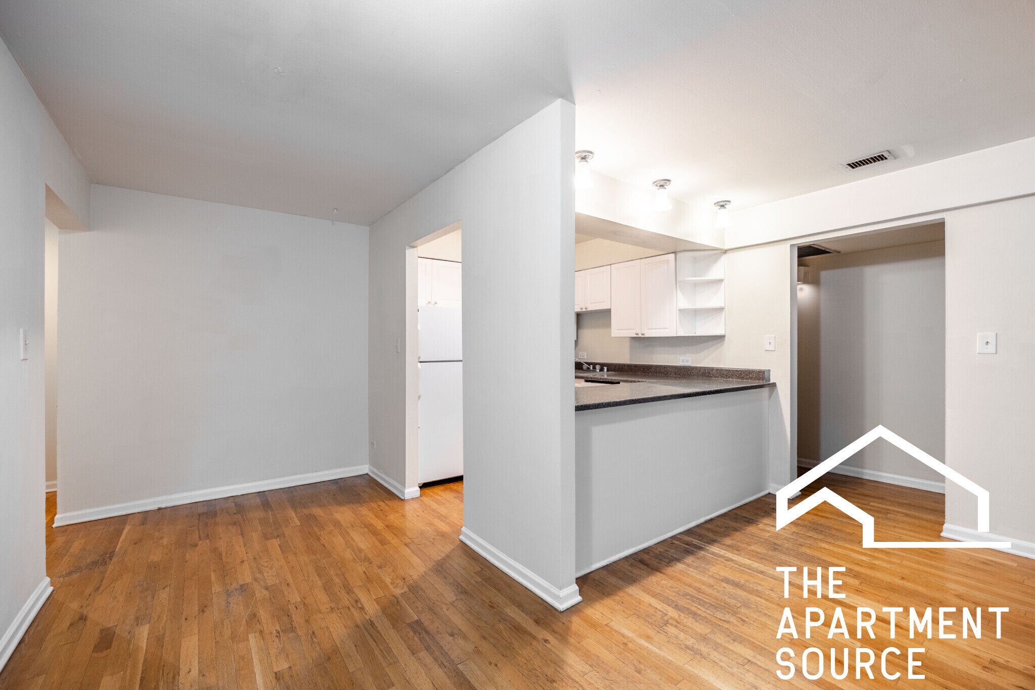 Building Photo - 1214 N La Salle Dr