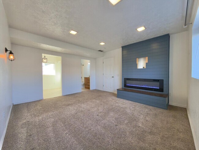 Building Photo - 48 E Princeton Ave