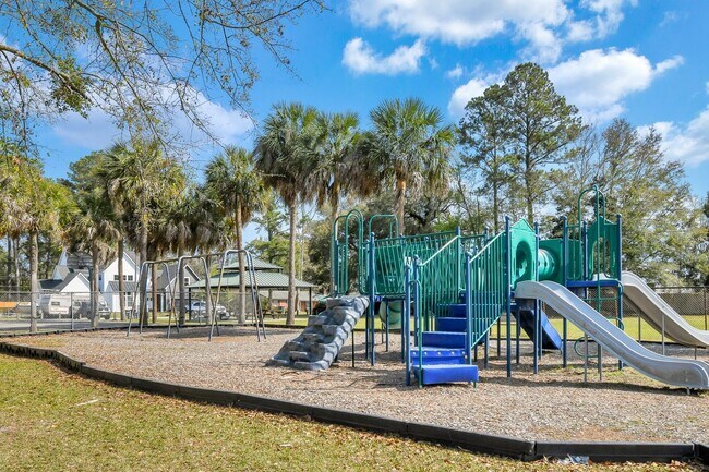 Building Photo - Fully Furnished Mid or Long Term Home on Whitemarsh Island!