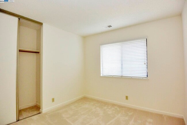 Building Photo - 2910 Liberty Dr