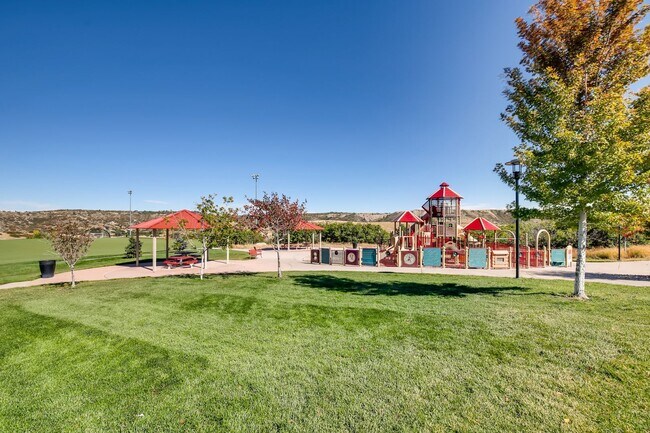 Building Photo - Modern Comfort in Castle Rock: 2-Bed, 2-Bath Home!!