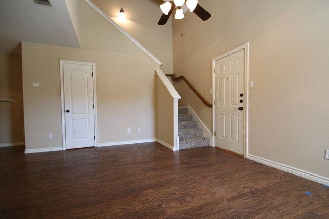 Building Photo - ~INVITING 3/2.5 Townhome Includes Granite in Kitchen & All Kitchen Appliances***Landscaping Inclu...