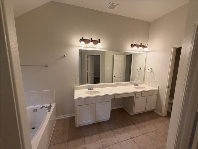 Building Photo - 31 W Spindle Tree Cir