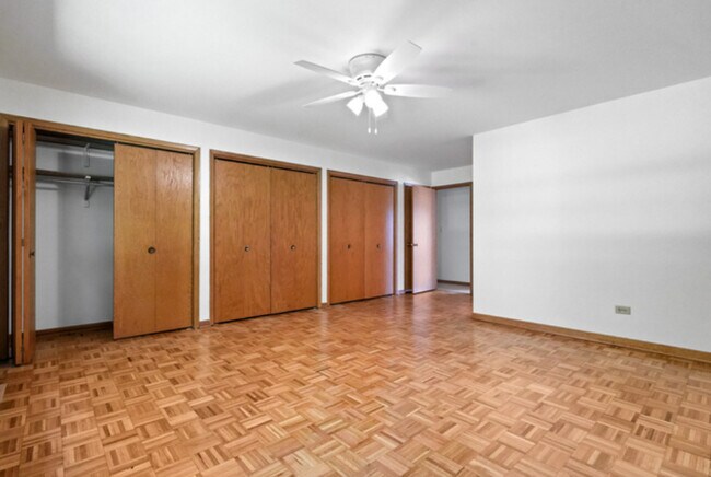Building Photo - 2720 N Bayview Ln