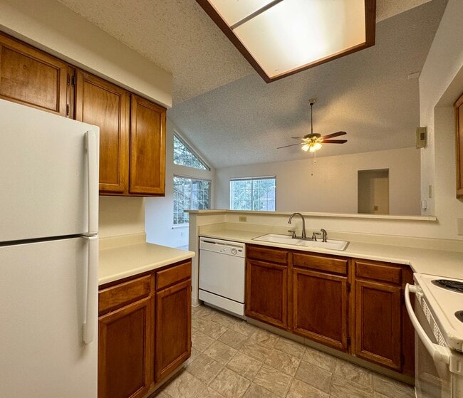 Building Photo - 2 Bedroom 1 Bath In Aurora Available NOW!!