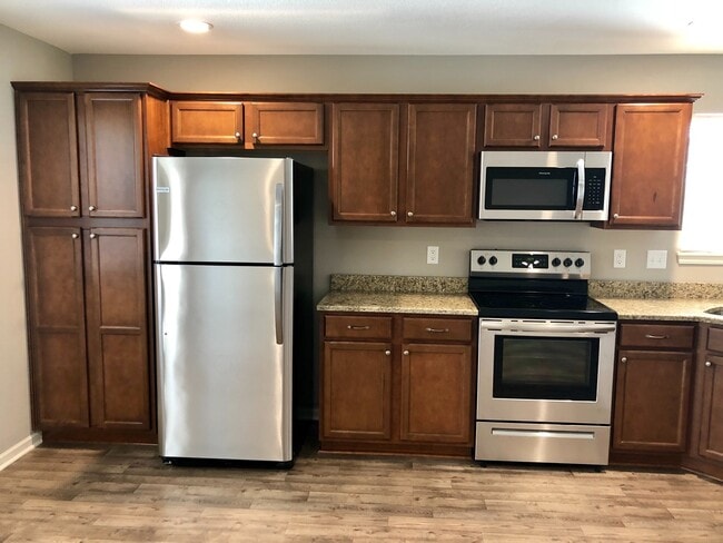 Building Photo - Newer 2 Bed 2 Car Attached Villa in Blue S...