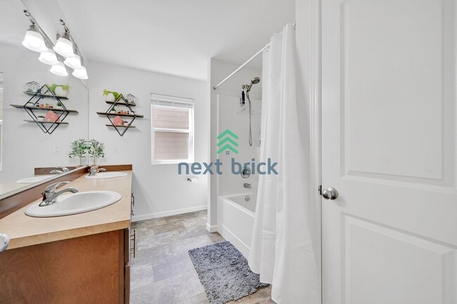 Building Photo - Spacious 4-Bed & 2.5 Bath Single Family Ho...
