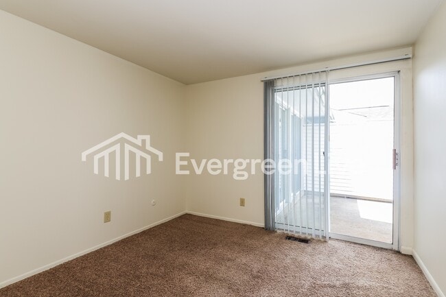 Building Photo - 5887 Troy Villa Blvd