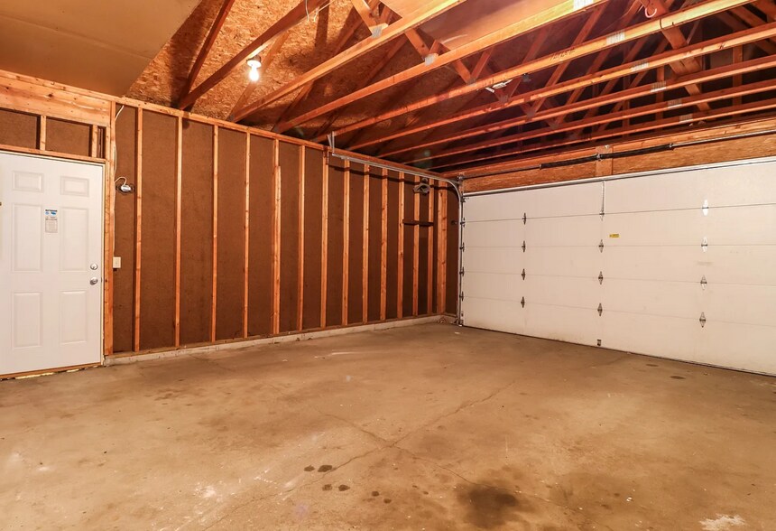 Building Photo - 5920 W 136th St