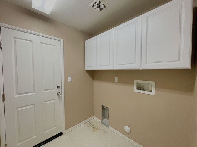 Building Photo - Charming Single-Story 3-Bedroom Home in Be...
