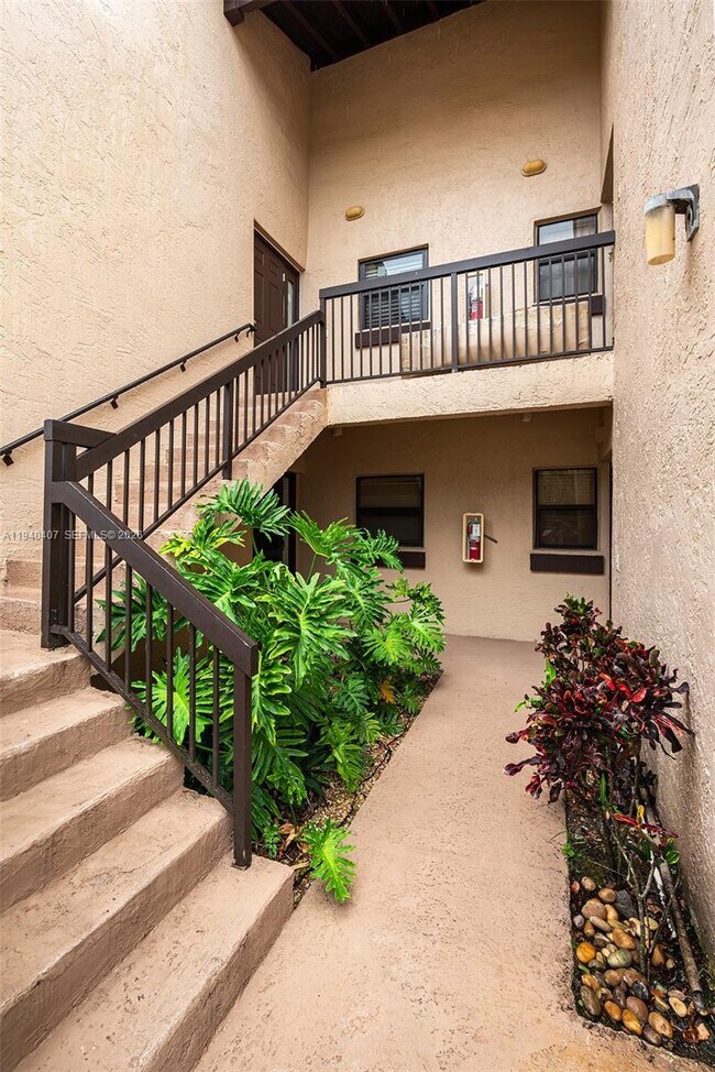 Building Photo - 2676 Carambola Cir N