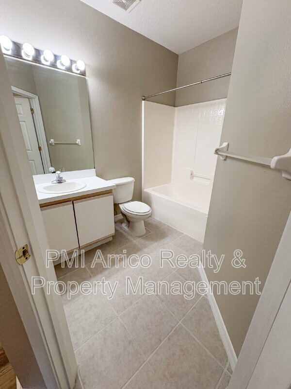 Building Photo - 6019 Portsdale Pl