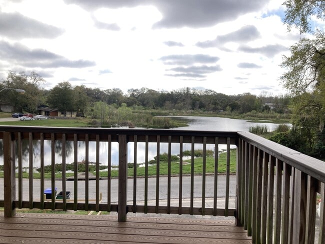 Building Photo - 901 Monroe Ct