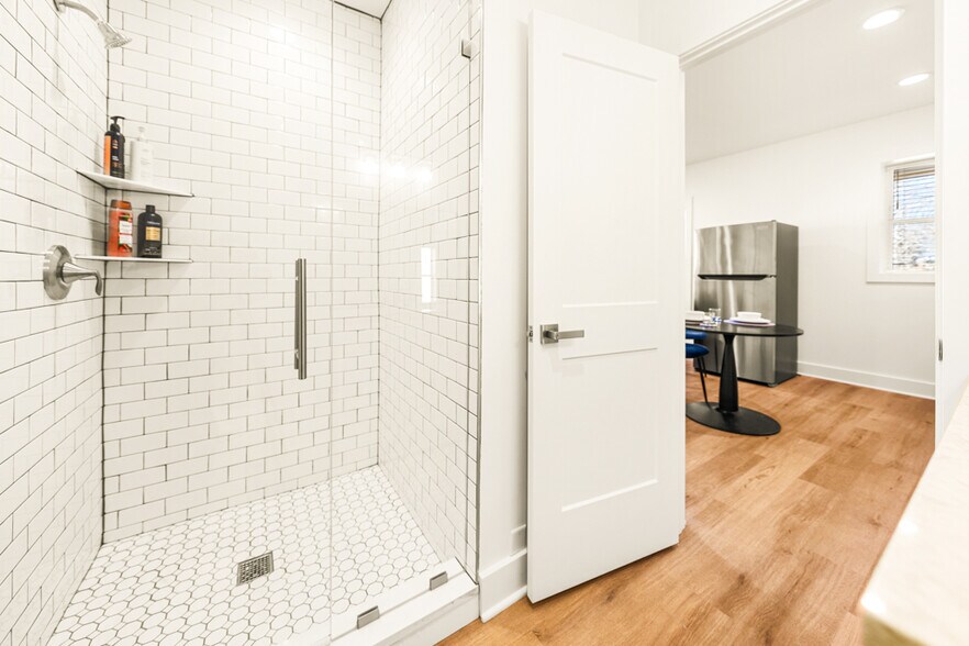 Building Photo - 4245 Troost Ave