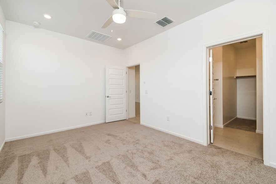 Building Photo - 10410 W Beaman Ln