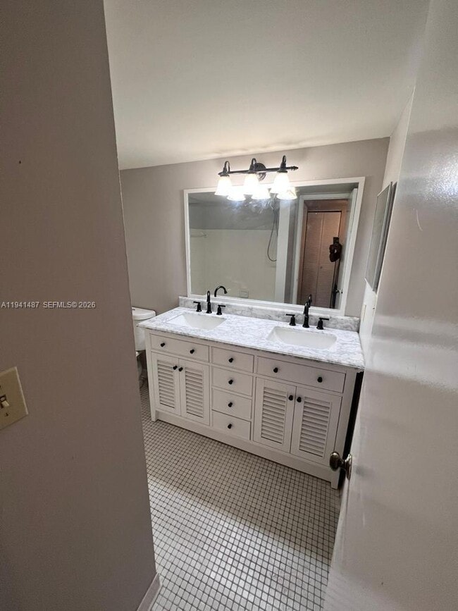 Building Photo - 403 Gardens Dr